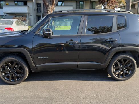 Used 2016 Jeep Renegade Latitude AWD/4WD image 4