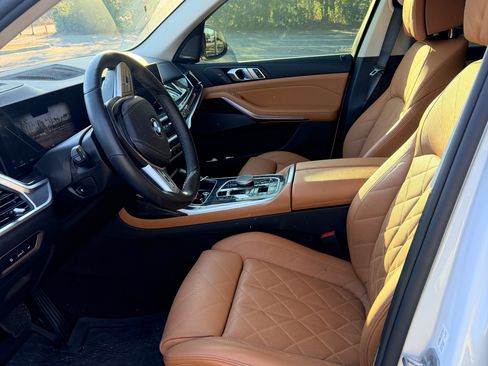 Used 2025 BMW X7 xDrive40i image 5