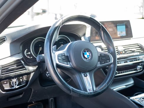 Used 2018 BMW 530i xDrive w/ M Sport Package image 8