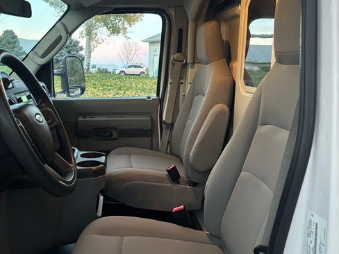 Used 2022 Ford E-350 and Econoline 350 Super Duty w/ Power Windows & Locks Group image 6
