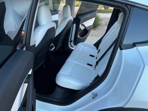 Used 2022 Tesla Model Y Performance AWD/4WD image 13