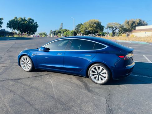 Used 2020 Tesla Model 3 Standard Range Plus RWD image 2