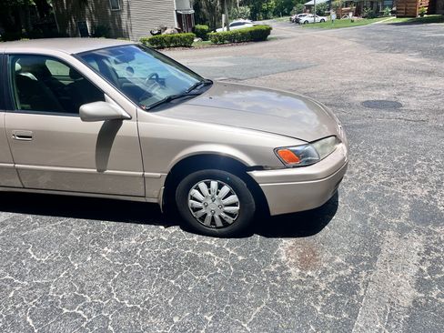 Used 1999 Toyota Camry LE w/ Value Pkg FWD image 5