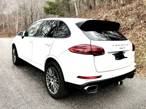 Used 2018 Porsche Cayenne image 6