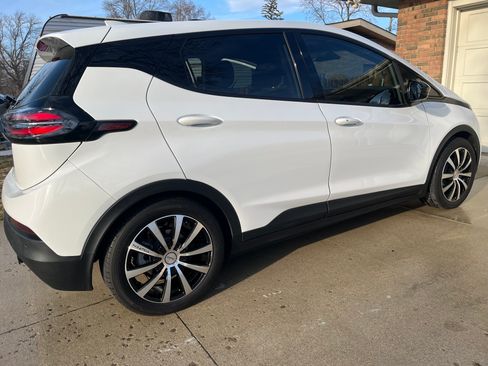 Used 2023 Chevrolet Bolt LT w/ Infotainment Package image 10