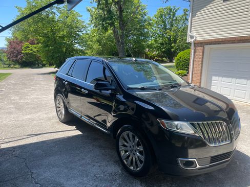 Used 2013 Lincoln MKX FWD image 1