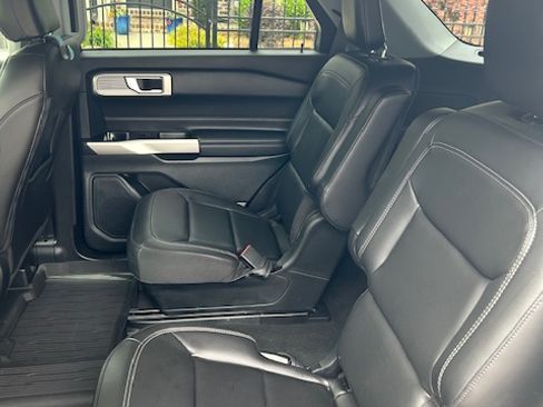 Used 2023 Ford Explorer XLT w/ Equipment Group 202A image 10