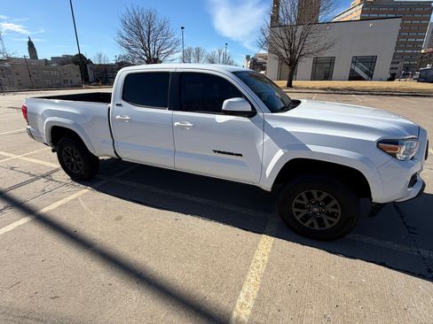 Used 2020 Toyota Tacoma SR5 image 4