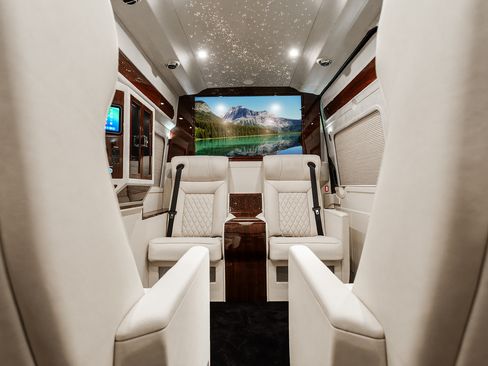 Used 2025 Mercedes-Benz Sprinter 2500 image 9