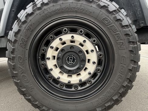Used 2020 Jeep Gladiator Sport w/ Quick Order Package 24S AWD/4WD image 13