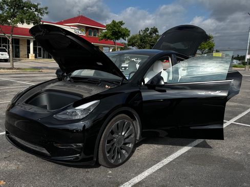 Used 2022 Tesla Model Y Performance image 25