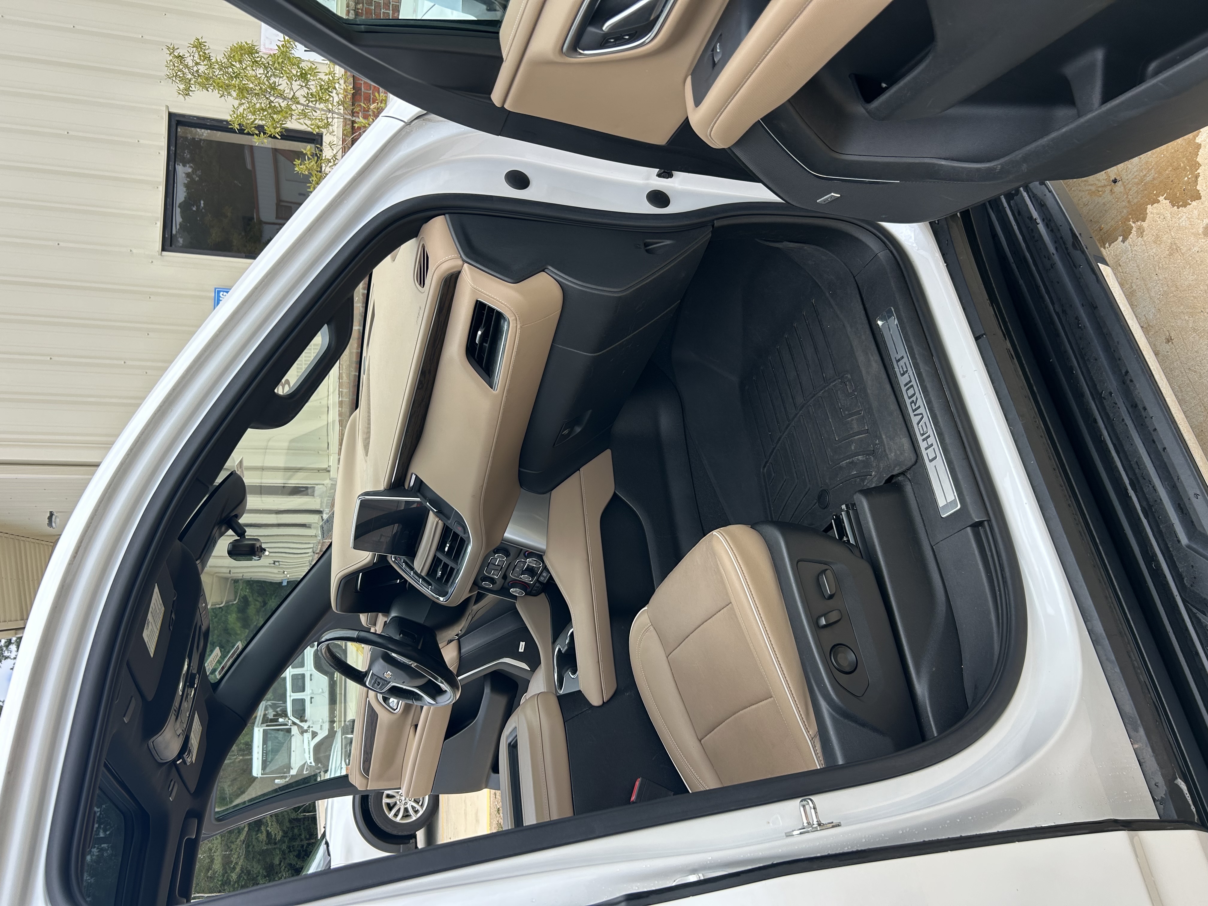 Used 2022 Chevrolet Suburban Premier w/ Premium Package 2 AWD/4WD image 14