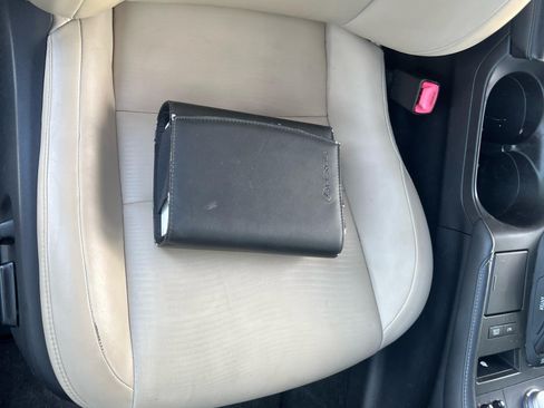 Used 2013 Lexus CT 200h w/ Premium Pkg w/Navigation image 16