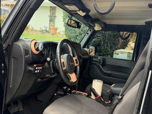 Used 2017 Jeep Wrangler Unlimited Sport w/ Quick Order Package 24S AWD/4WD image 10