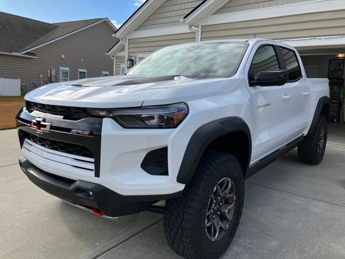 Used 2024 Chevrolet Colorado ZR2 w/ ZR2 Convenience Package III image 2