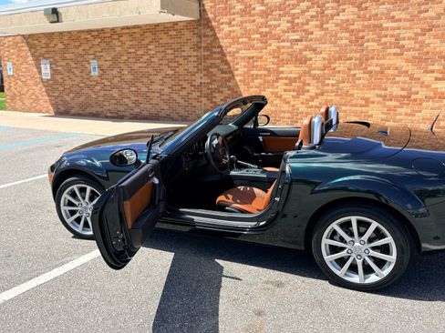 Used 2008 MAZDA MX-5 Miata Grand Touring w/ Premium Pkg RWD image 8