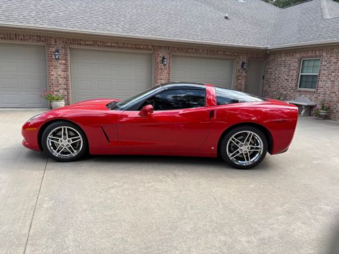 Used 2008 Chevrolet Corvette Coupe w/ Preferred Equipment Group RWD image 1
