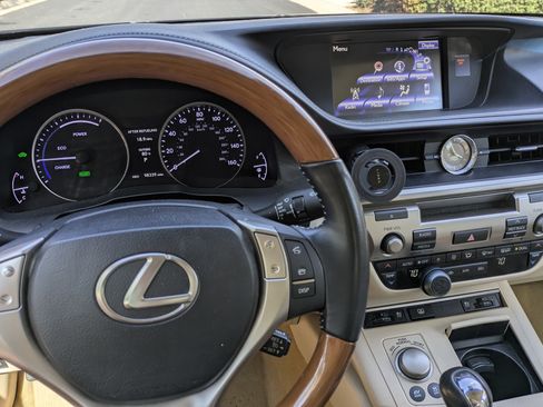 Used 2014 Lexus ES 300h image 20