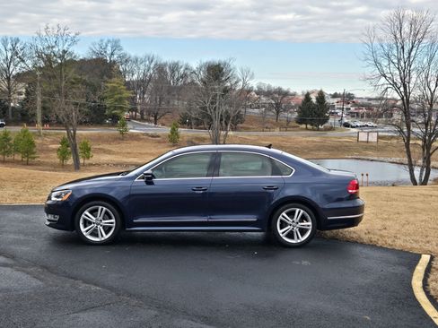Used 2013 Volkswagen Passat TDI SEL Premium image 2
