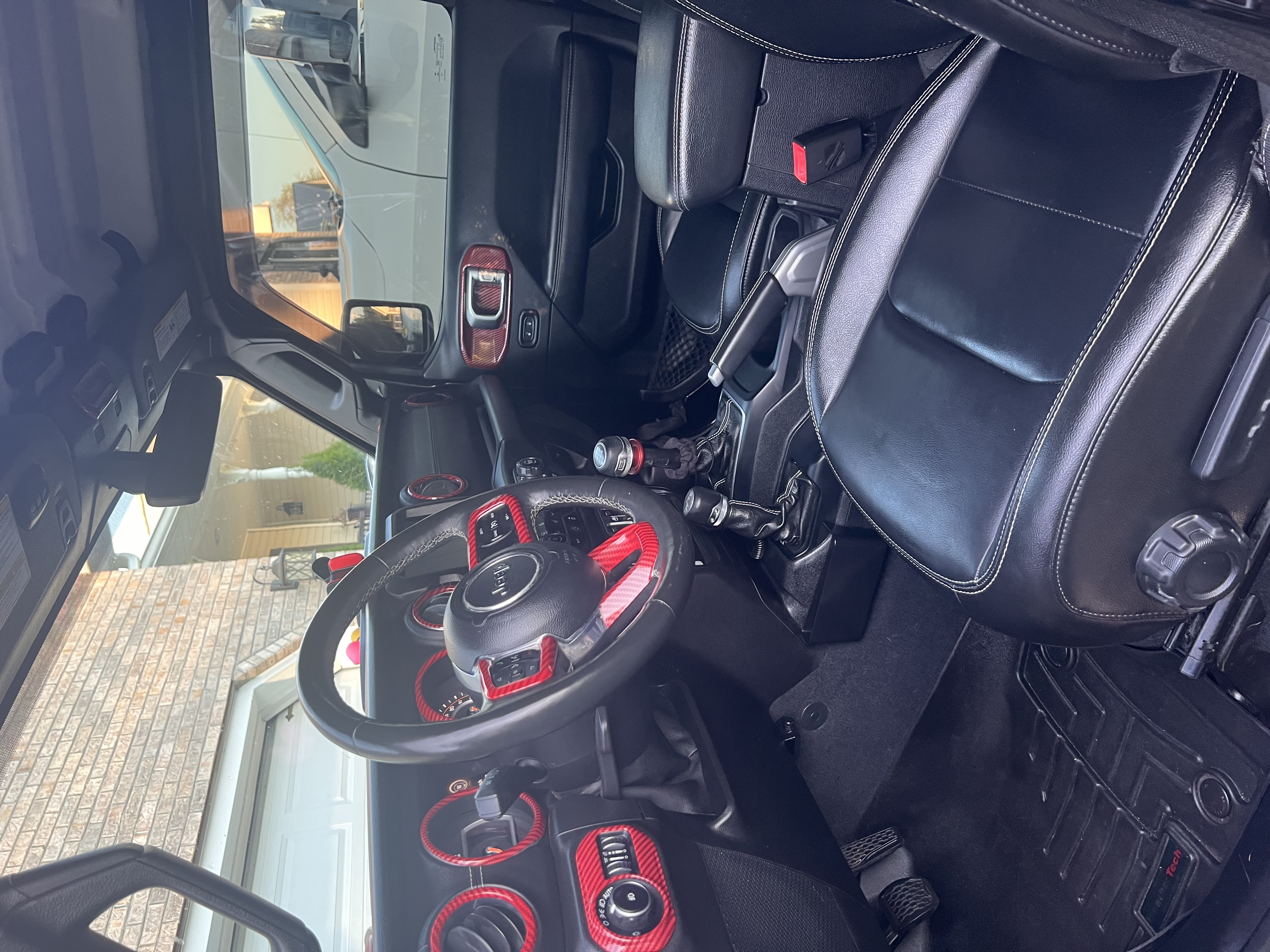 Used 2018 Jeep Wrangler Unlimited Sahara AWD/4WD image 11