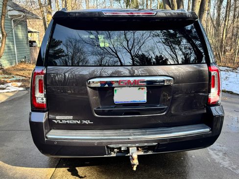 Used 2015 GMC Yukon XL Denali w/ Premium Package image 2