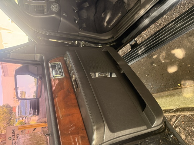 Used 2011 Lincoln Navigator 2WD image 5