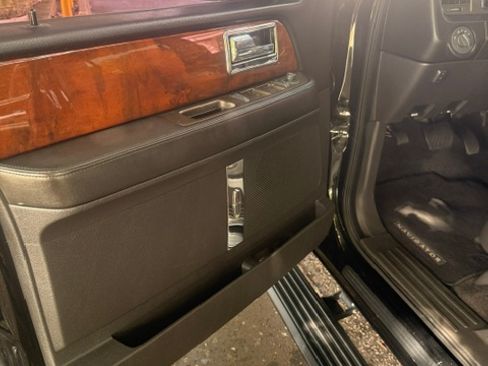 Used 2011 Lincoln Navigator 2WD image 5