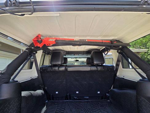Used 2018 Jeep Wrangler Unlimited Rubicon w/ Connectivity Group AWD/4WD image 11