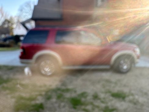 Used 2010 Ford Explorer Eddie Bauer image 6