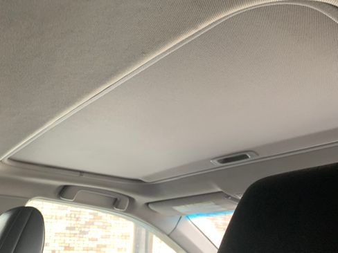 Used 2014 Toyota Camry SE w/ Moonroof Package FWD image 8