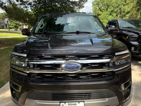 Used 2024 Ford Expedition Limited RWD image 2