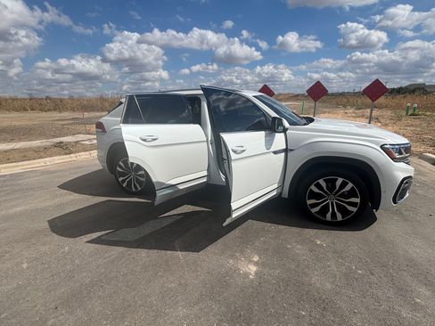 Used 2022 Volkswagen Atlas Cross Sport SEL Premium R-Line image 6