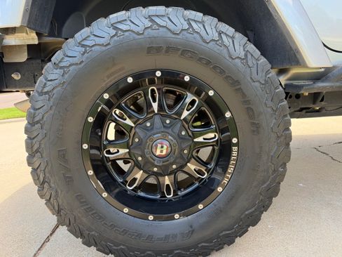 Used 2014 Jeep Wrangler Unlimited Sahara w/ Max Tow Package AWD/4WD image 14