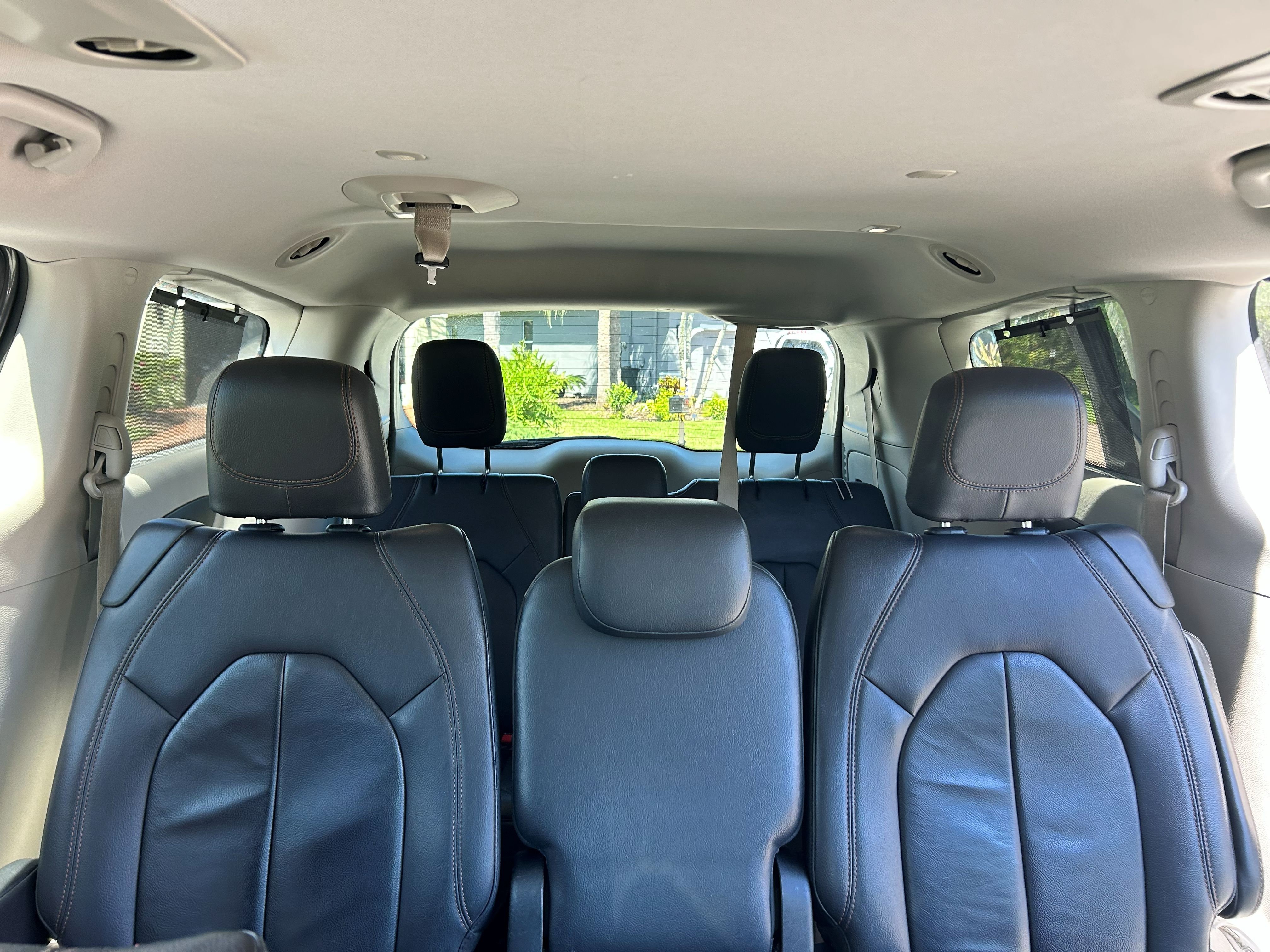 Used 2017 Chrysler Pacifica Touring-L w/ Tire & Wheel Group FWD image 14