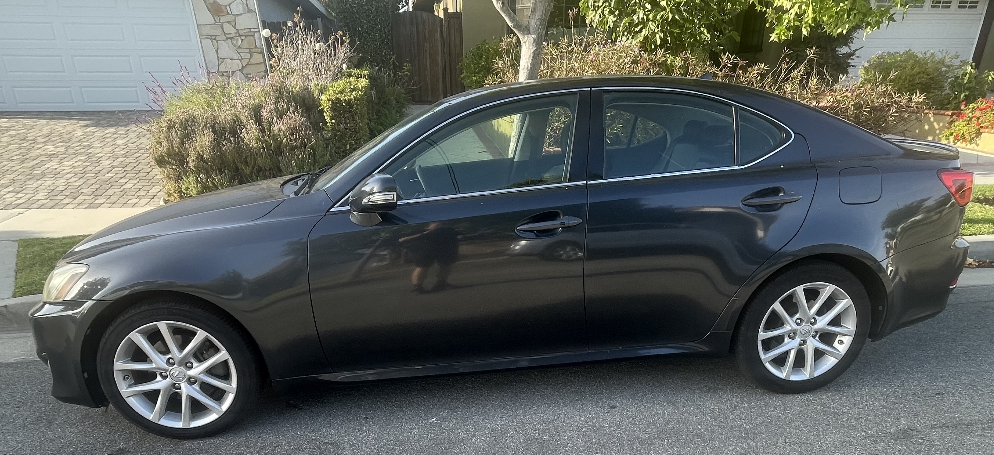 Used 2011 Lexus IS 250 w/ Premium Pkg Value Edition RWD image 4