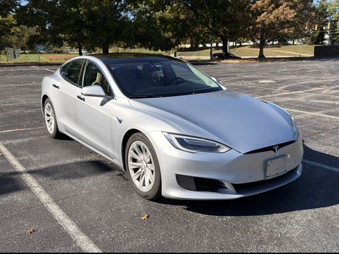 Used 2017 Tesla Model S 75D image 1