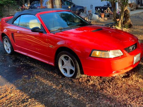 Used 2000 Ford Mustang GT image 2