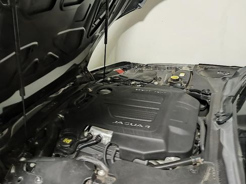 Used 2017 Jaguar F-TYPE R image 13