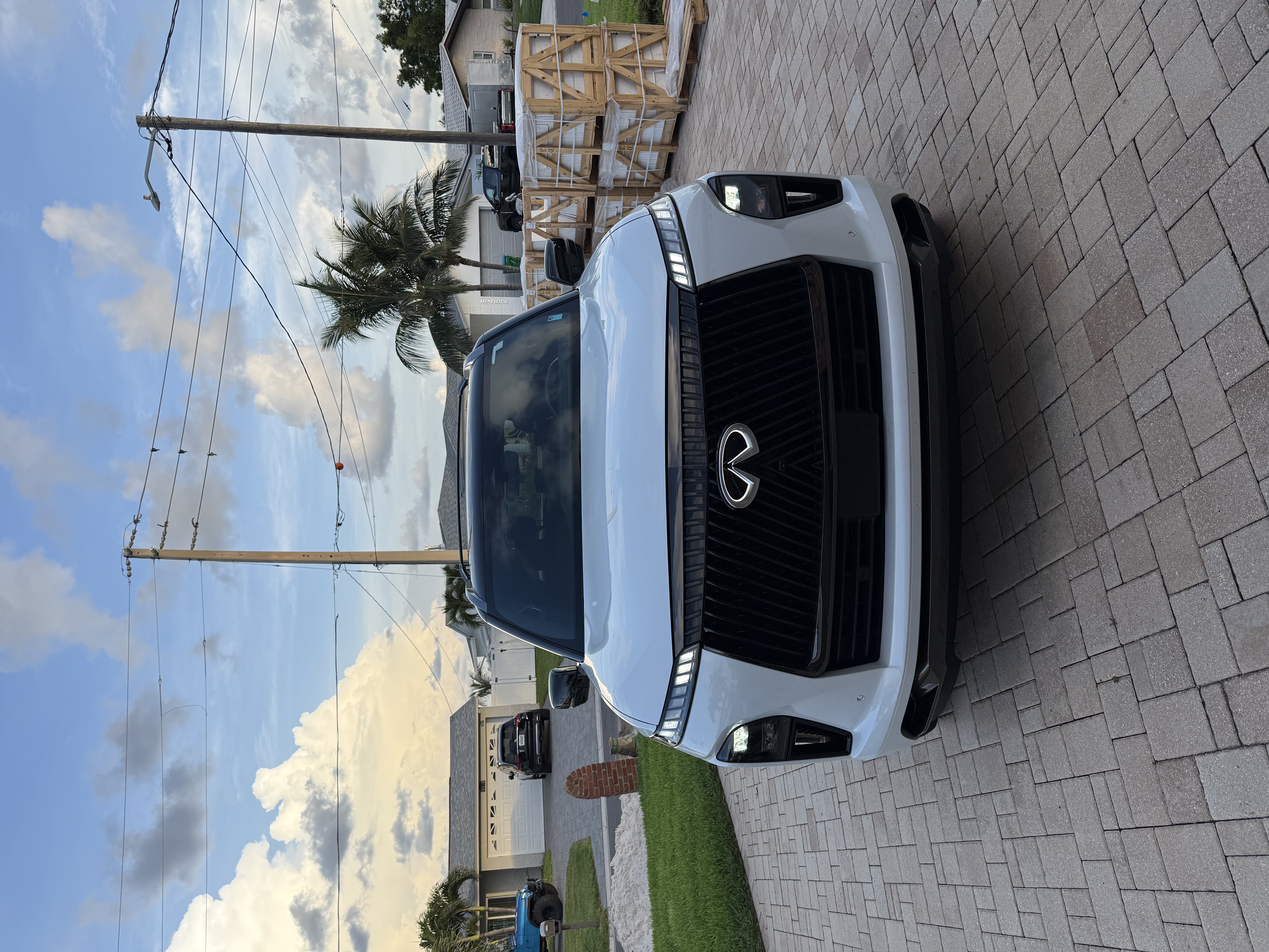 Used 2025 INFINITI QX80 Autograph w/ Autograph Exterior Package AWD/4WD image 8