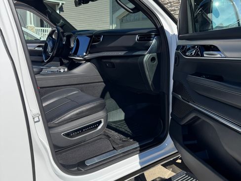 Used 2023 Jeep Grand Wagoneer 4WD w/ Rear Seat Video Group 1 image 19