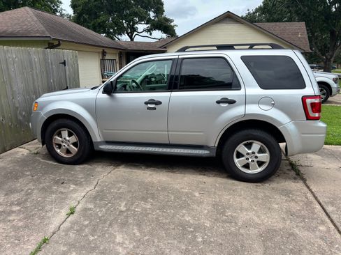 Used 2011 Ford Escape XLT w/ 202A Rapid Spec Order Code FWD image 1