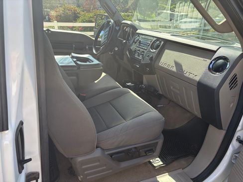 Used 2009 Ford F350 XLT image 9