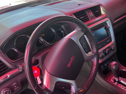 Used 2016 GMC Acadia SLE image 4