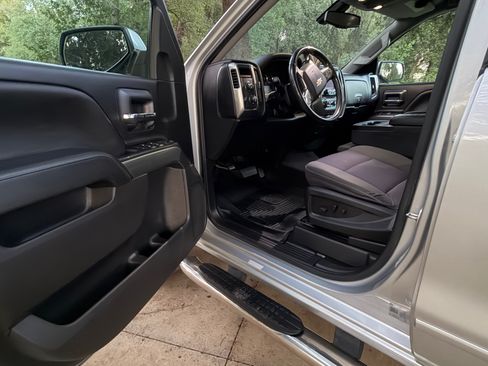 Used 2018 Chevrolet Silverado 1500 LT w/ LT Eassist Package image 4