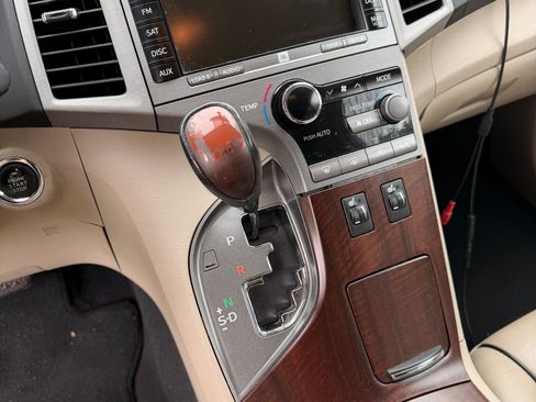 Used 2010 Toyota Venza image 6