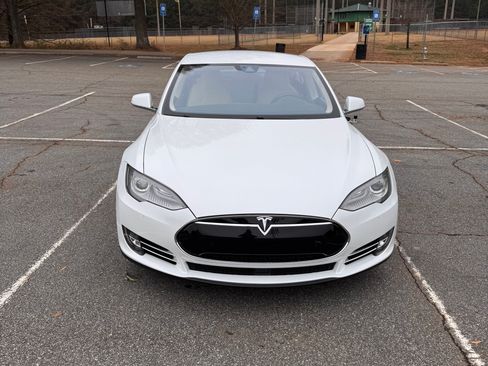 Used 2015 Tesla Model S 70 image 4