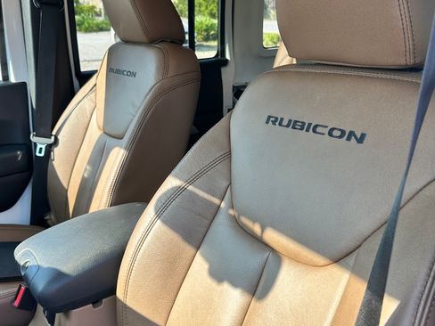 Used 2013 Jeep Wrangler Unlimited Rubicon w/ Connectivity Group AWD/4WD image 11