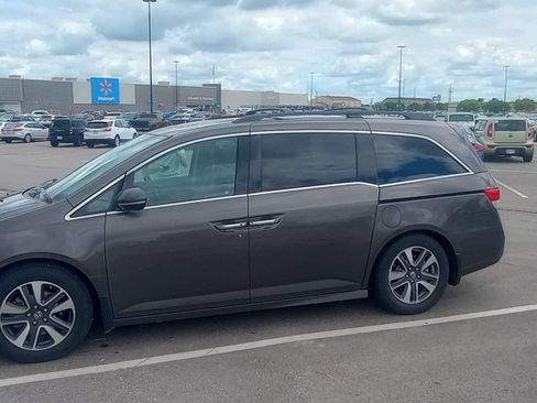 Used 2016 Honda Odyssey Touring image 1