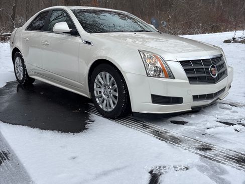 Used 2011 Cadillac CTS Luxury image 2