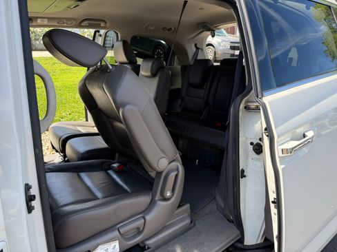 Used 2015 Honda Odyssey Touring Elite image 17